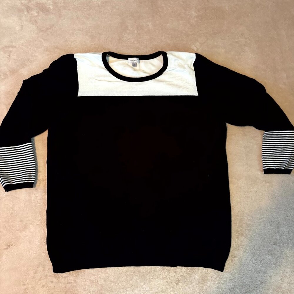 Avenue Black & White Color Block Knit Top Striped Cuffs Women’s Plus Size